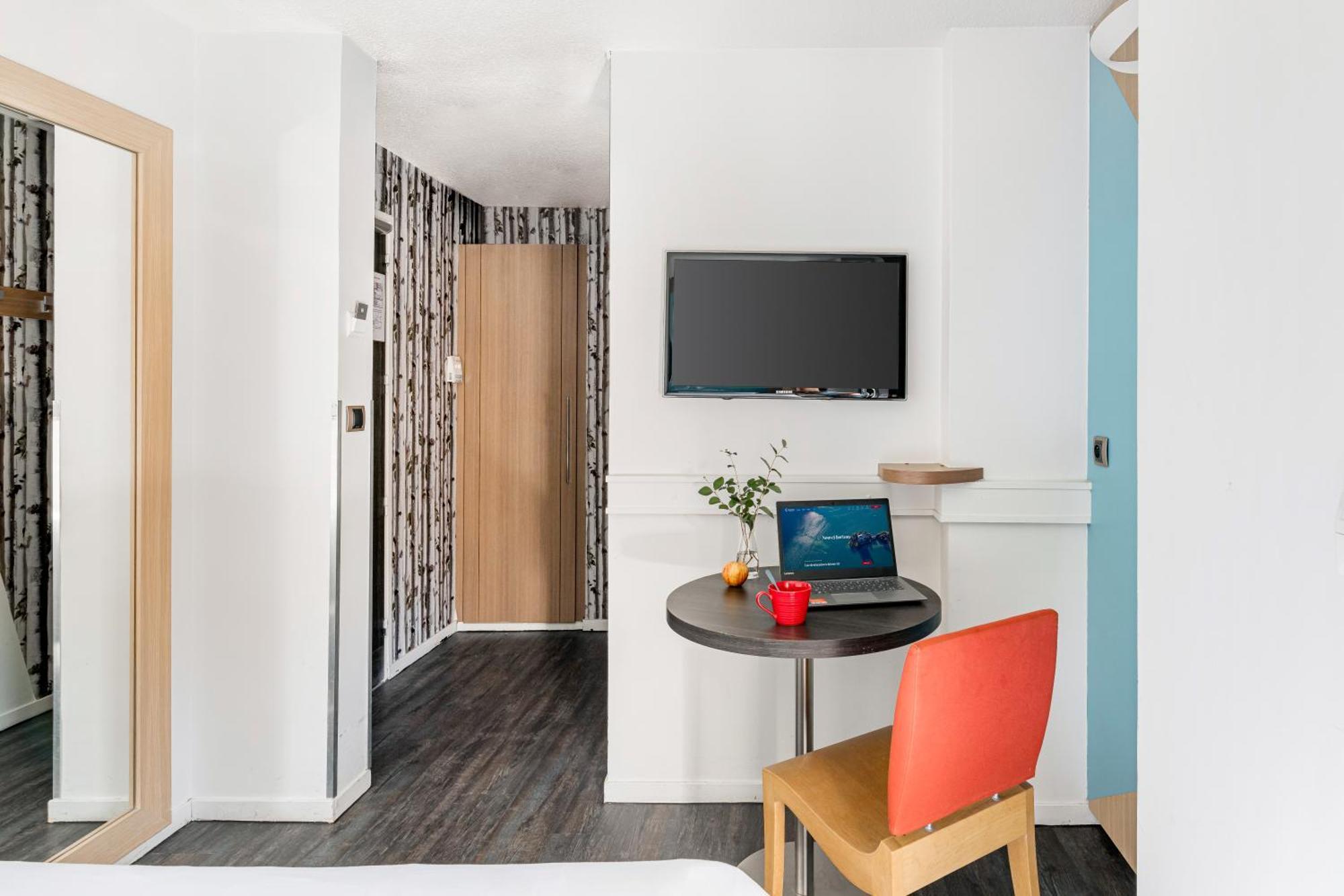 Отель Ibis Styles Annecy Centre Gare Экстерьер фото