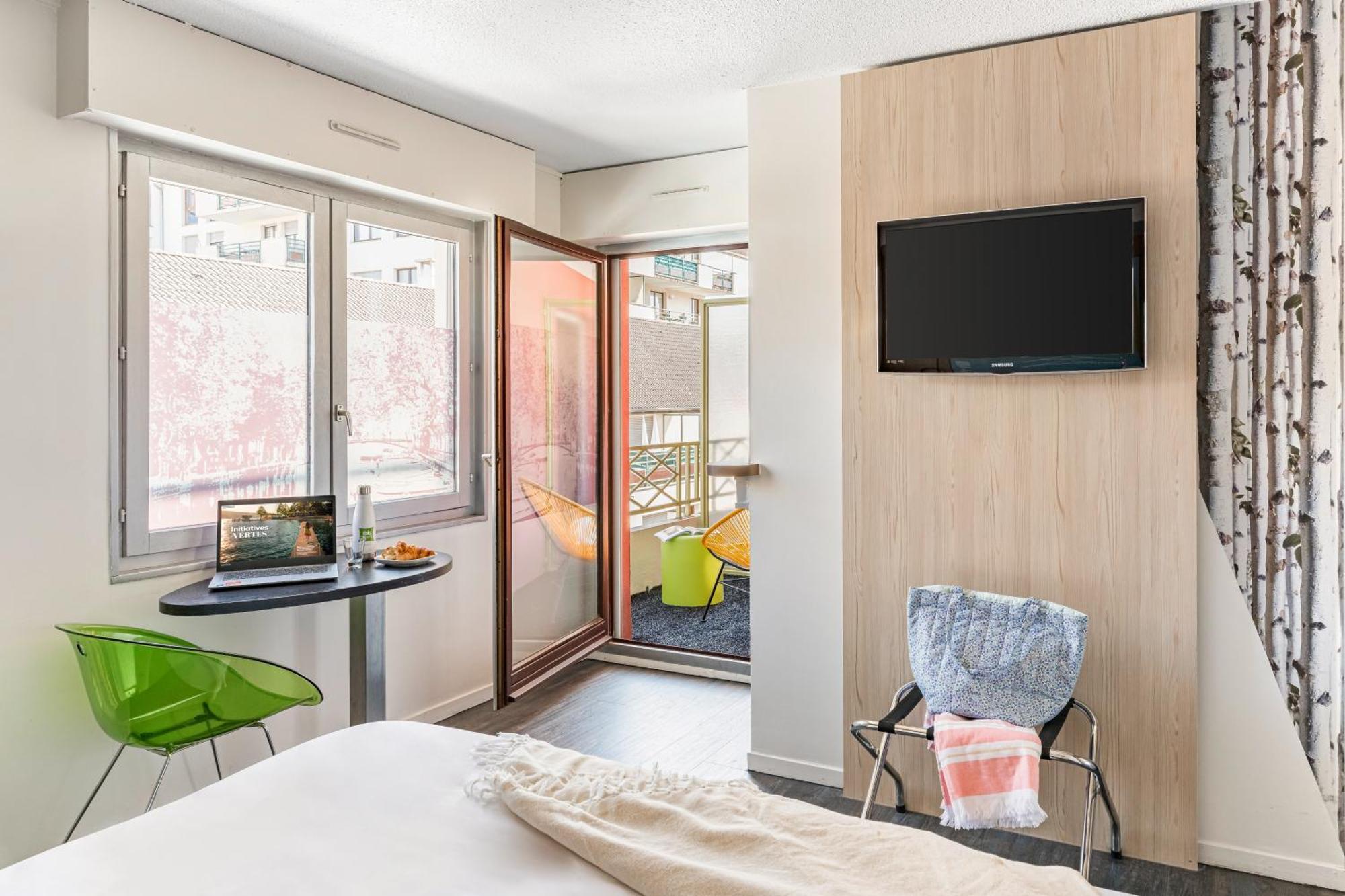 Отель Ibis Styles Annecy Centre Gare Экстерьер фото