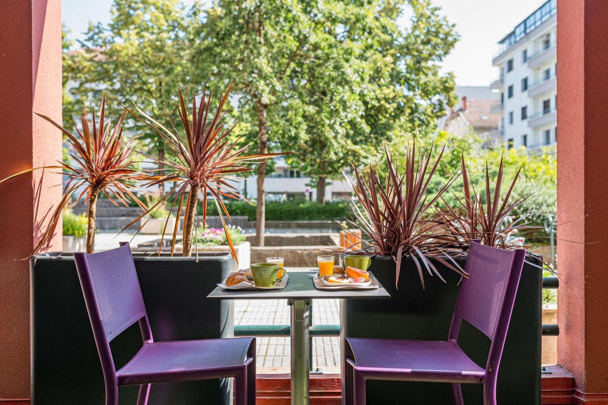 Отель Ibis Styles Annecy Centre Gare Экстерьер фото