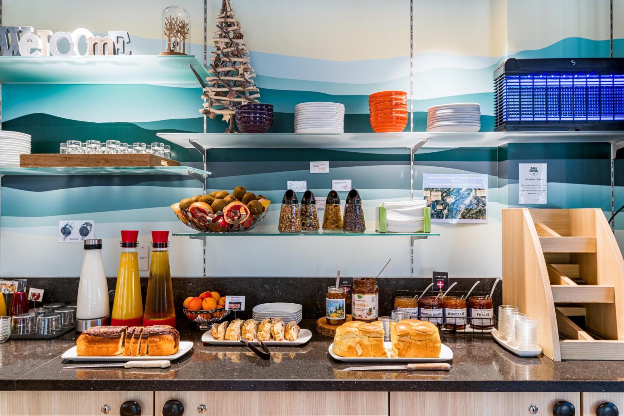 Отель Ibis Styles Annecy Centre Gare Экстерьер фото