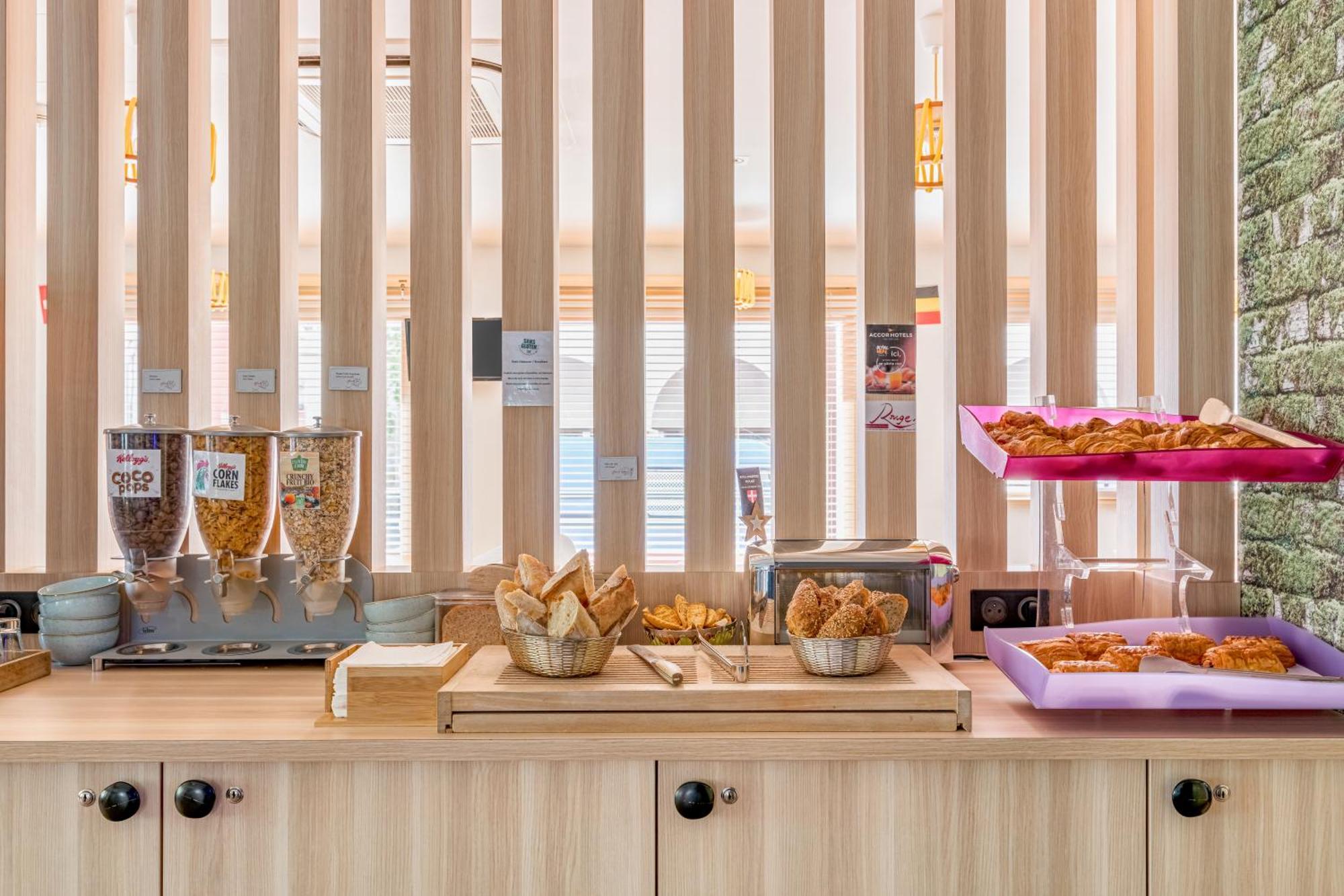 Отель Ibis Styles Annecy Centre Gare Экстерьер фото