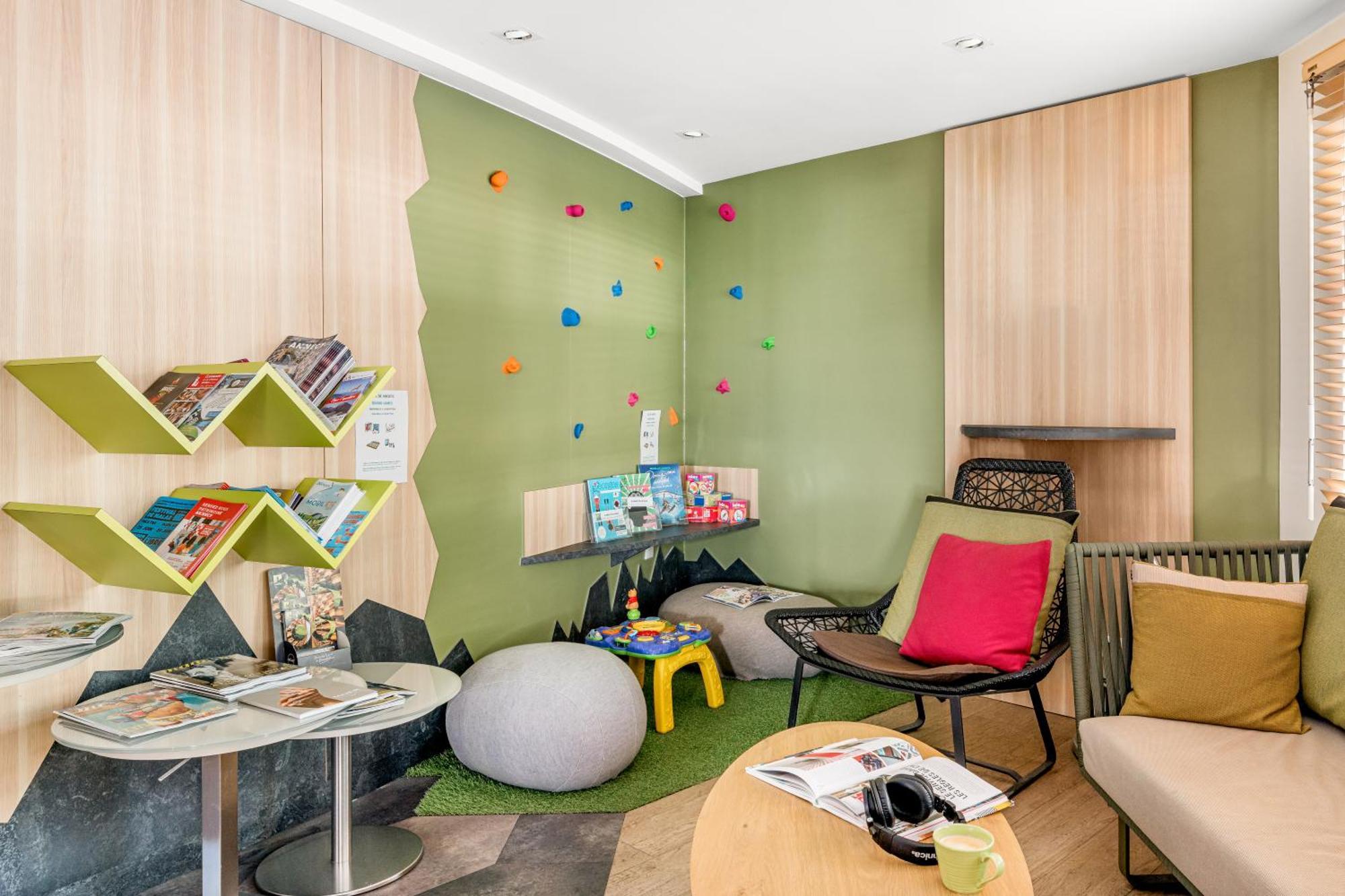 Отель Ibis Styles Annecy Centre Gare Экстерьер фото