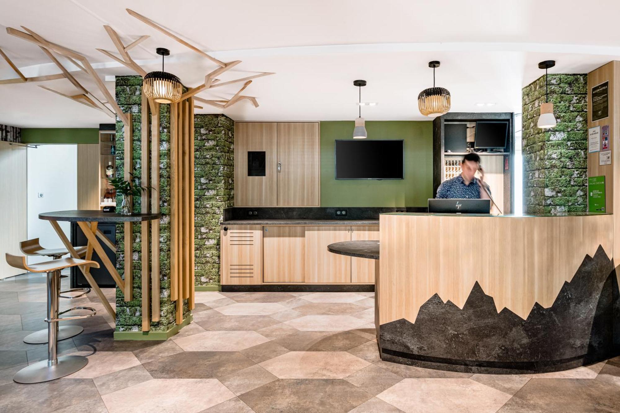 Отель Ibis Styles Annecy Centre Gare Экстерьер фото