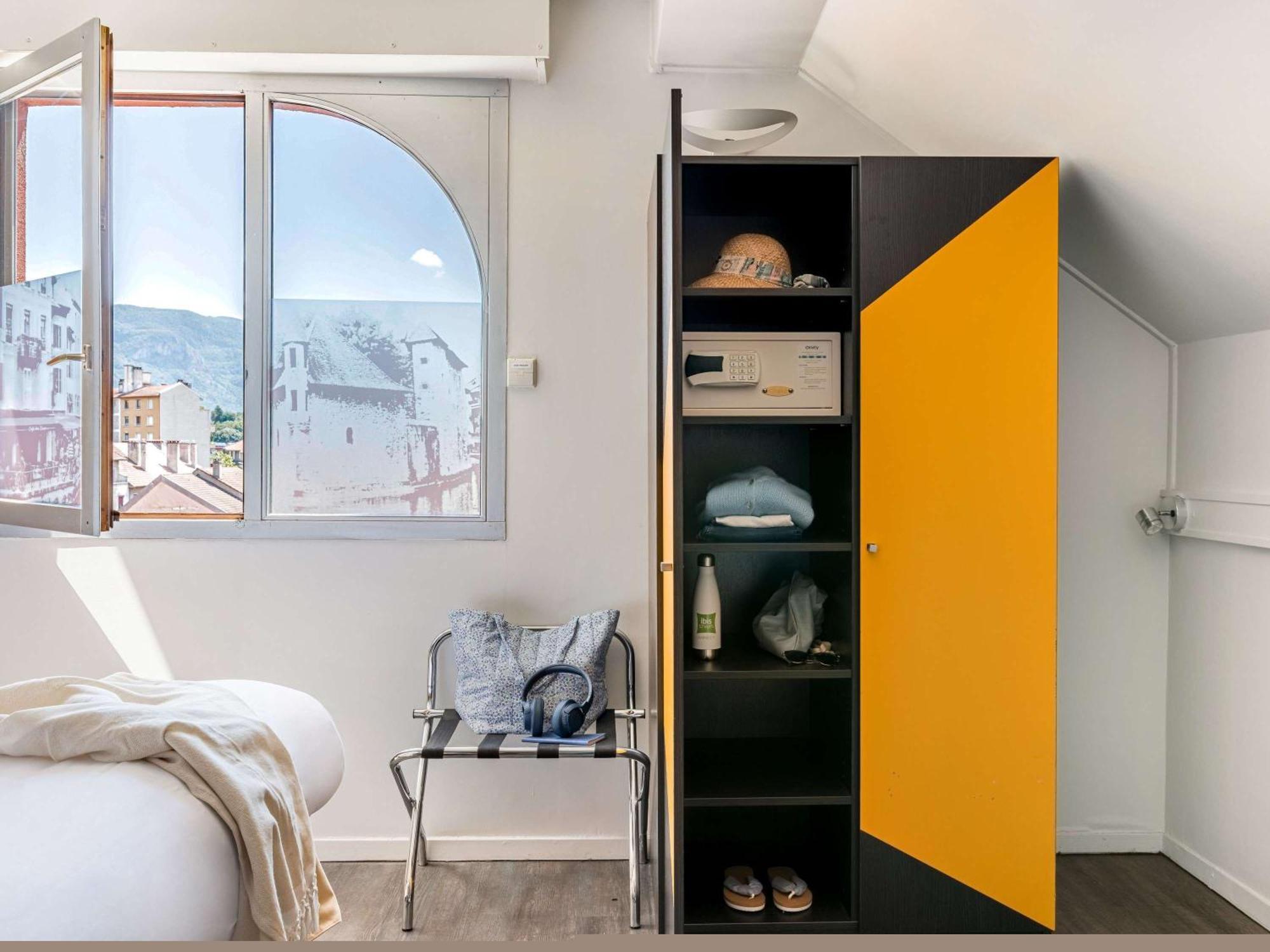 Отель Ibis Styles Annecy Centre Gare Экстерьер фото