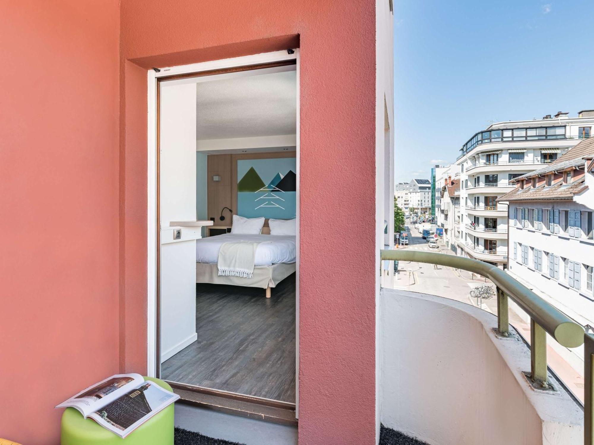 Отель Ibis Styles Annecy Centre Gare Экстерьер фото