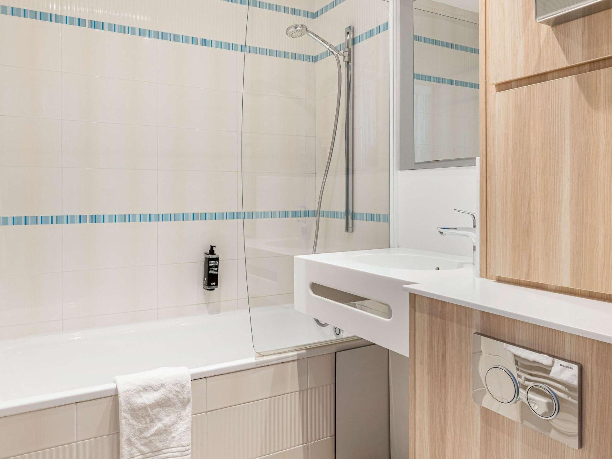 Отель Ibis Styles Annecy Centre Gare Экстерьер фото
