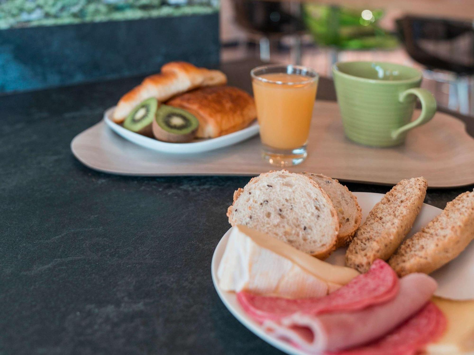 Отель Ibis Styles Annecy Centre Gare Экстерьер фото