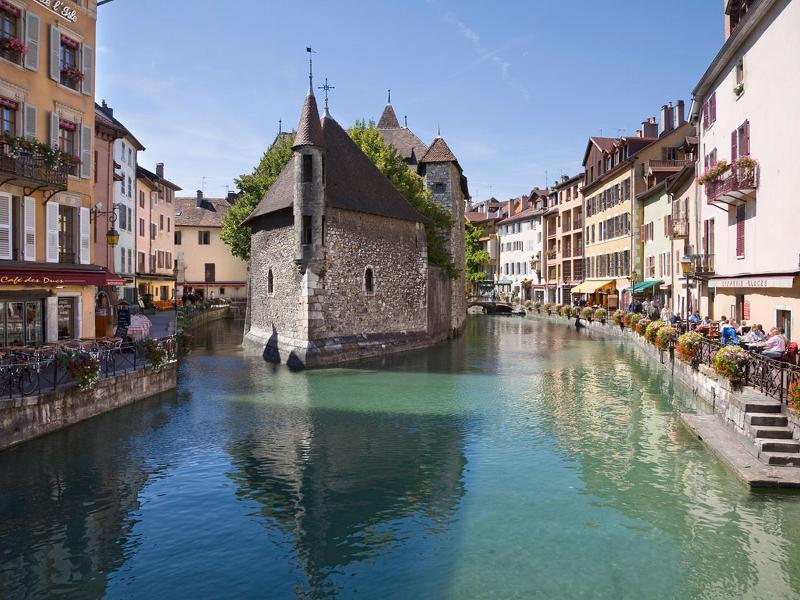 Отель Ibis Styles Annecy Centre Gare Экстерьер фото