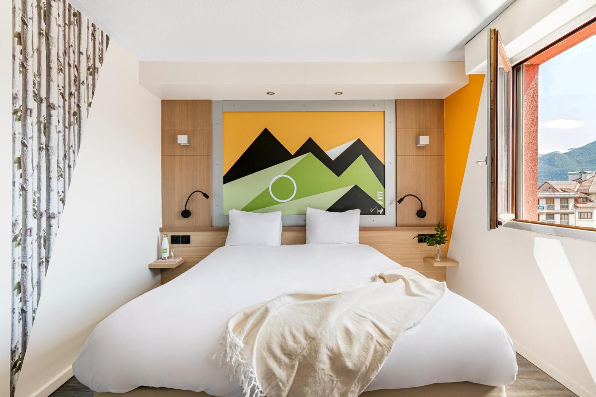 Отель Ibis Styles Annecy Centre Gare Экстерьер фото