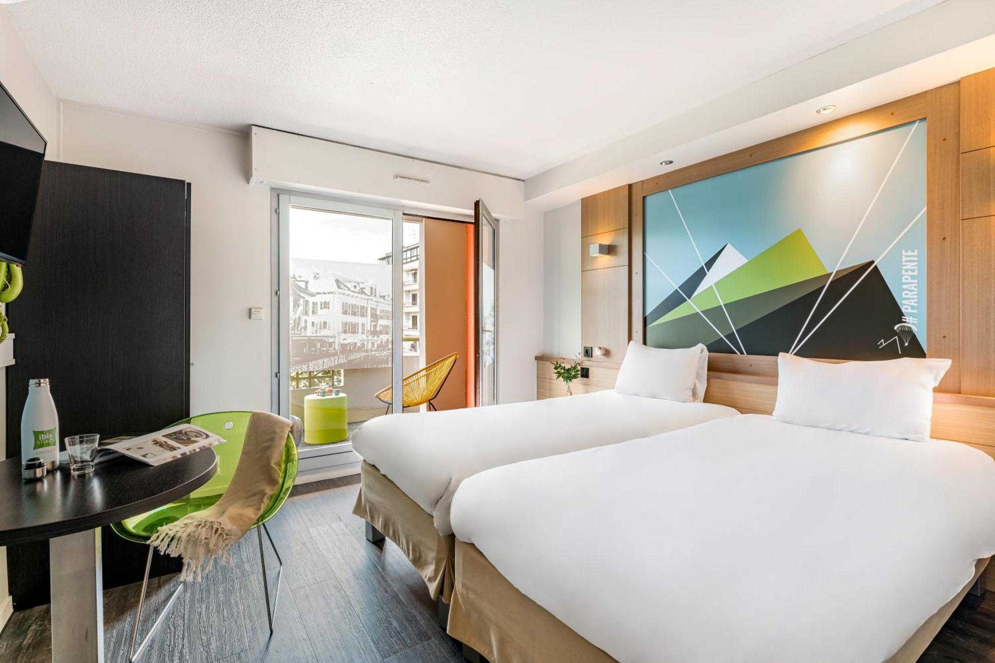 Отель Ibis Styles Annecy Centre Gare Экстерьер фото