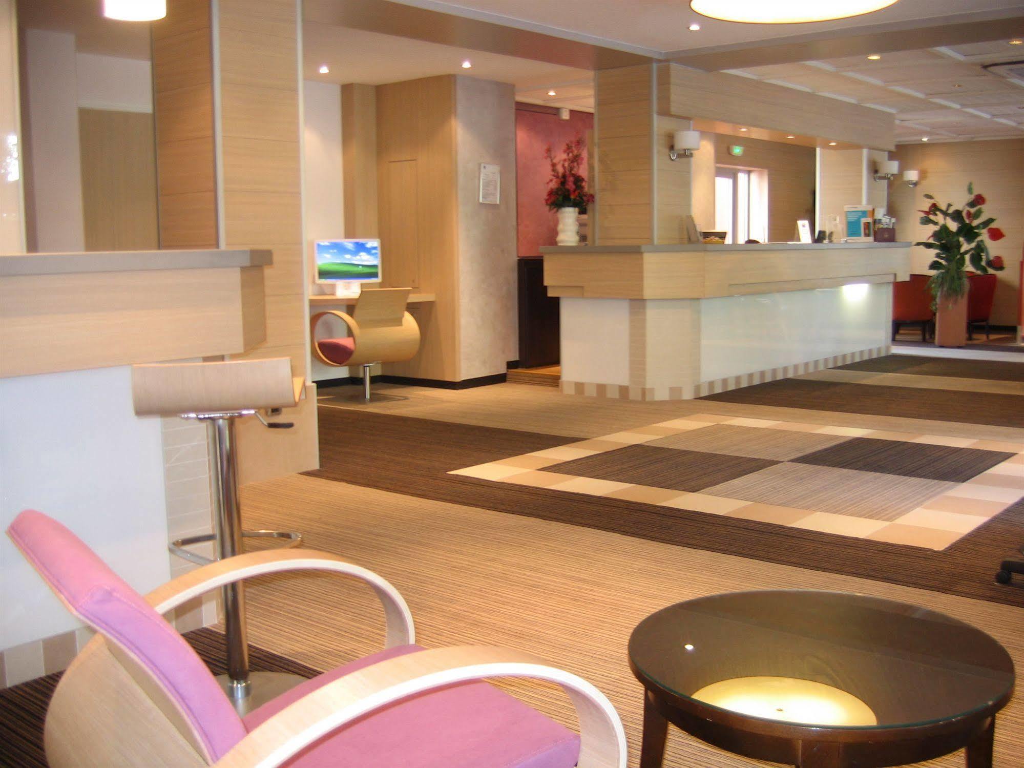 Отель Ibis Styles Annecy Centre Gare Экстерьер фото